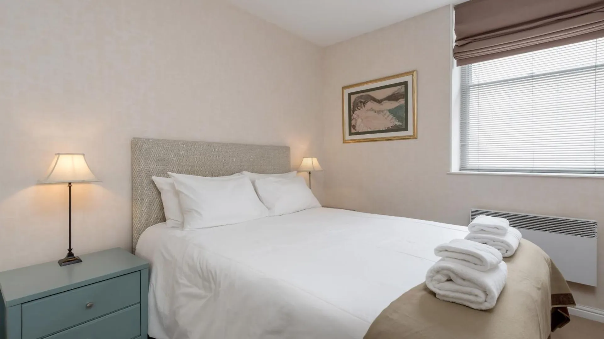 Causewayside Apartment - The Edinburgh Address