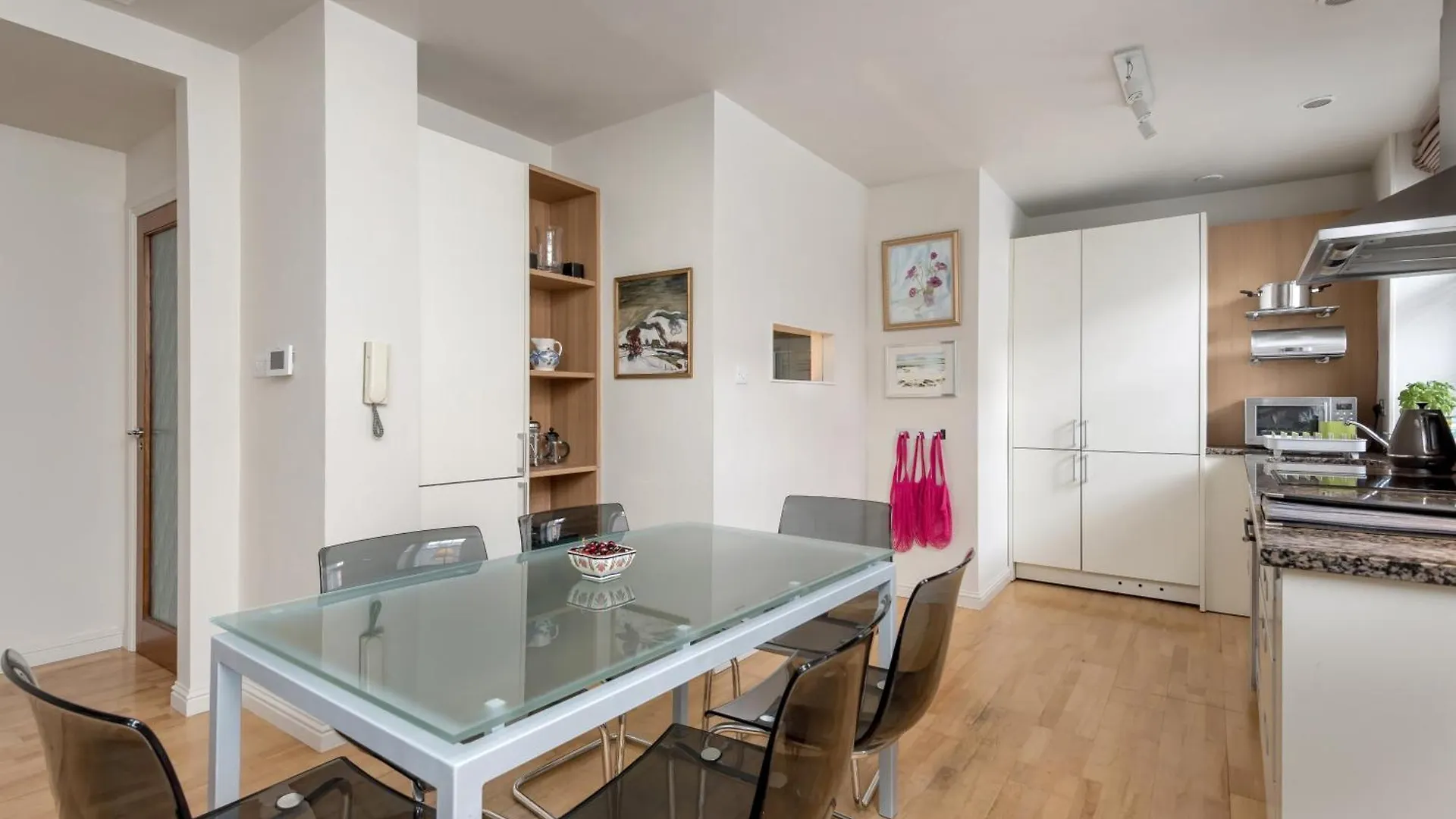 Causewayside Apartment - The Edinburgh Address 0*,  Birleşik Krallık